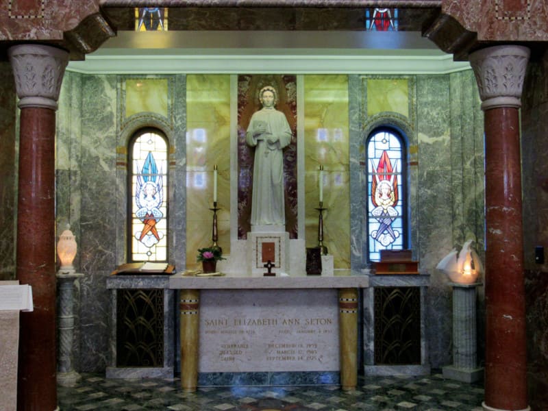 Tombeau de sainte Élisabeth Anne Seton dans  la basilique d’Emmitsburg