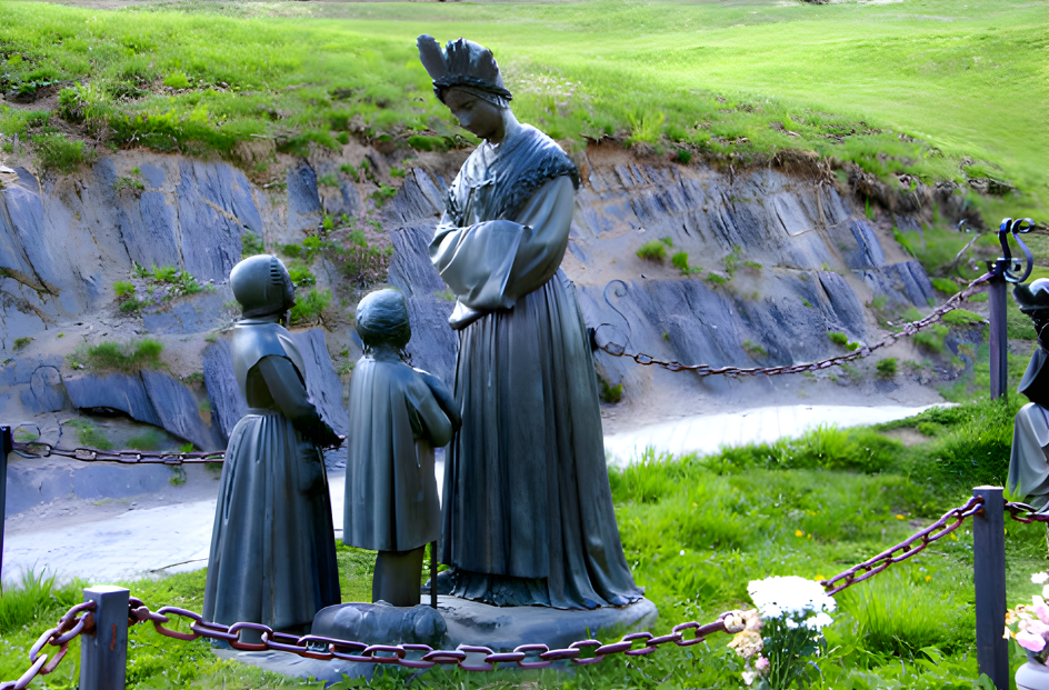Statue de Notre-Dame de La Salette